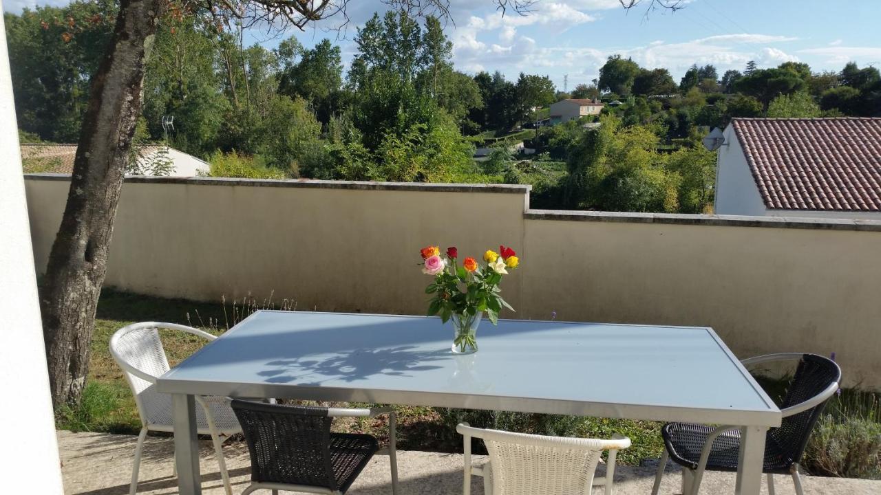 Le Clos Des Oiseaux Saintes Exterior foto
