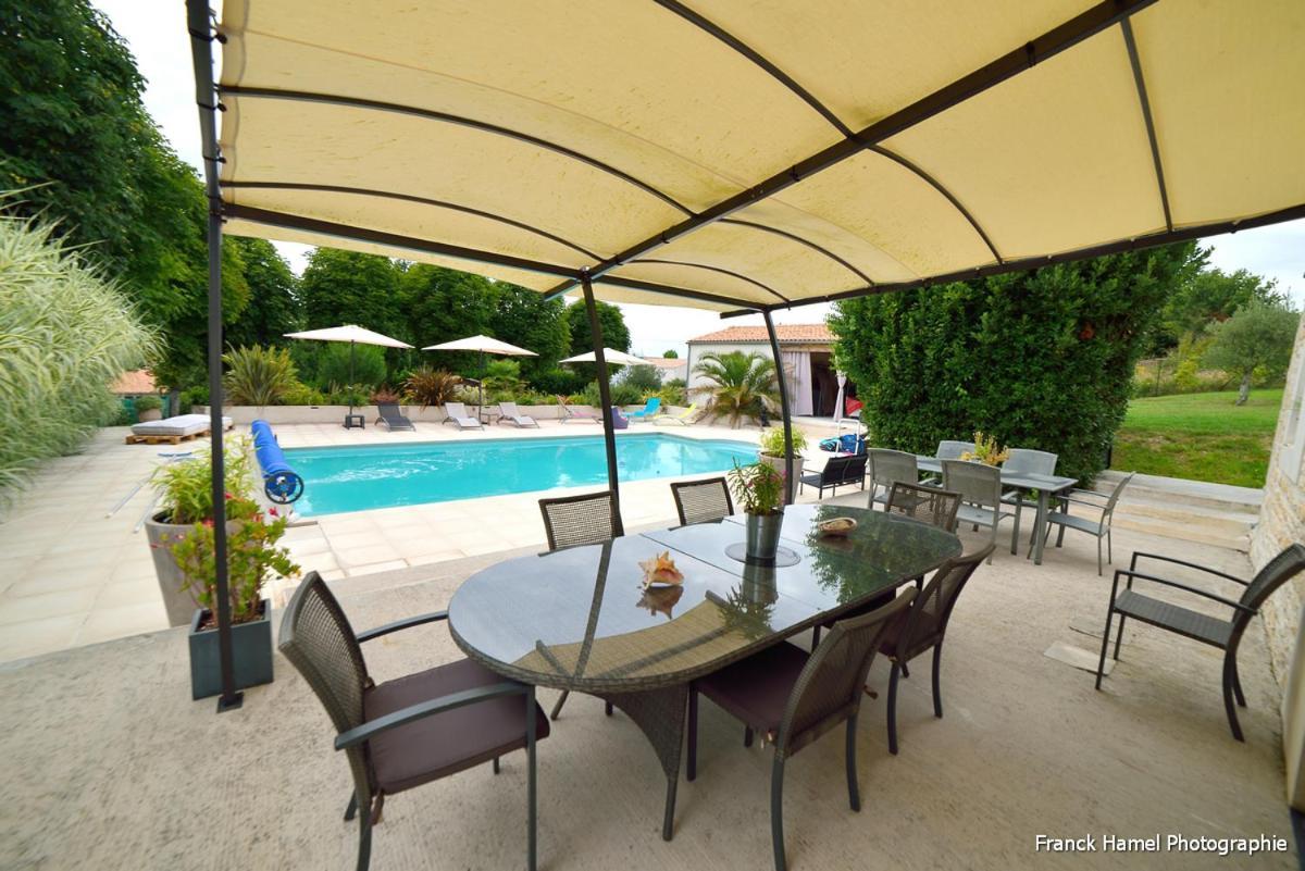 Le Clos Des Oiseaux Saintes Exterior foto